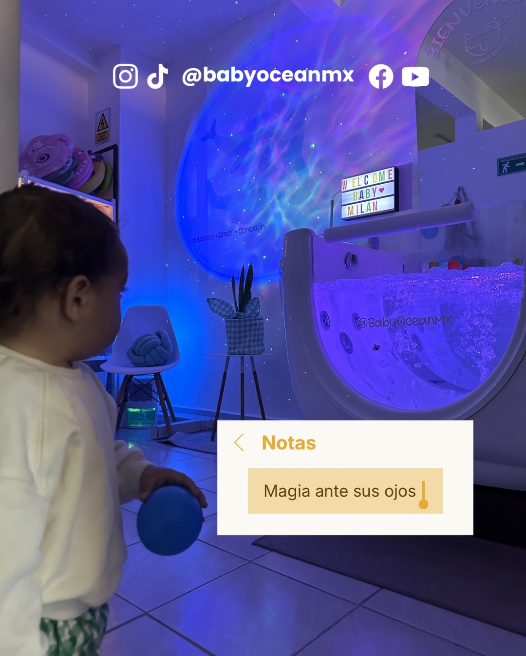 Bebé observando la iluminación sensorial de Baby Ocean